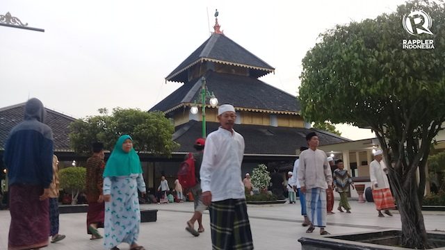 PELATARAN. Suasana pelataran Masjid Agung Demak usai khataman Quran, Sabtu 9 Juni 2018. Foto oleh Fariz Fardianto/Rappler 