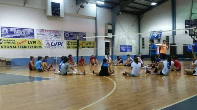 TRYOUTS. Coach Francis Vicente holds national volleyball team tryouts. Photo by Alyssa Rola/Rappler 