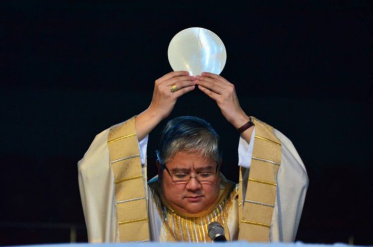 DENOUNCING CLERICALISM. In a statement on January 1, 2015, Lingayen-Dagupan Archbishop Socrates Villegas criticizes priests who live luxurious lives as the Catholic Church marks the Year of the Poor. File photo by Noli Yamsuan/Archdiocese of Manila