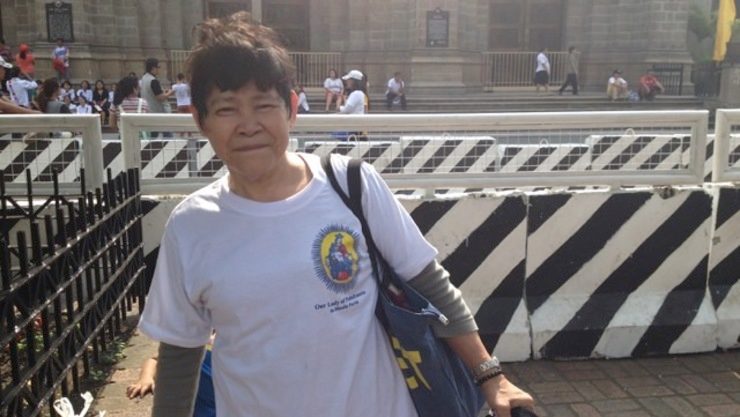 EXCITED. Reny comes to Manila Cathedral prepared to camp out and wait until Pope arrives. Photo by Raisa Serafica