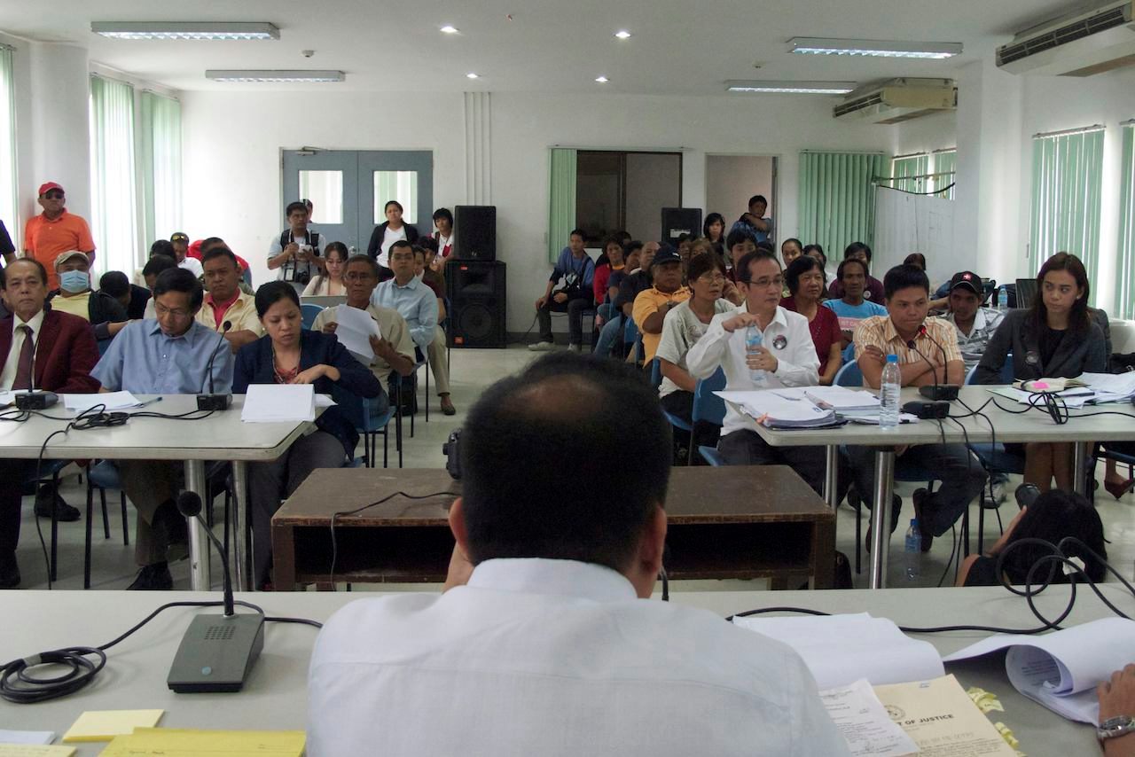 Palparan (front row, 2nd from left) and Manalo (front row, 2nd from right) at a Department of Justice hearing on 23 Sep 2011. Photo by Carlo Gabuco  