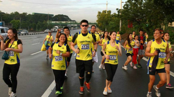 FOR EVERYONE. Celebrity couple Dingdong Dantes and Marian Rivera joined other participants in previous Freedom Run events. Photo from FNF