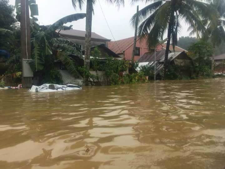 SUBMERGED. At least 5 barangays in Eastern Samar are completely submerged in floodwater. Photo by Rhoda Baris  