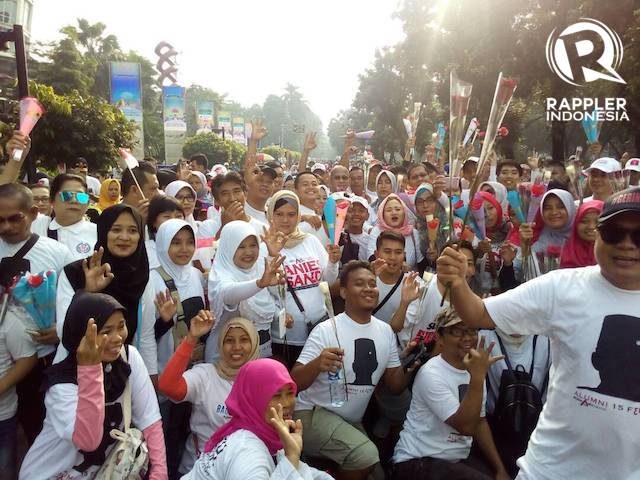 Keceriaan massa 'Sejuta Bunga Untuk Anies-Sandi'. Foto oleh Yanwar Arifin/Rappler. 