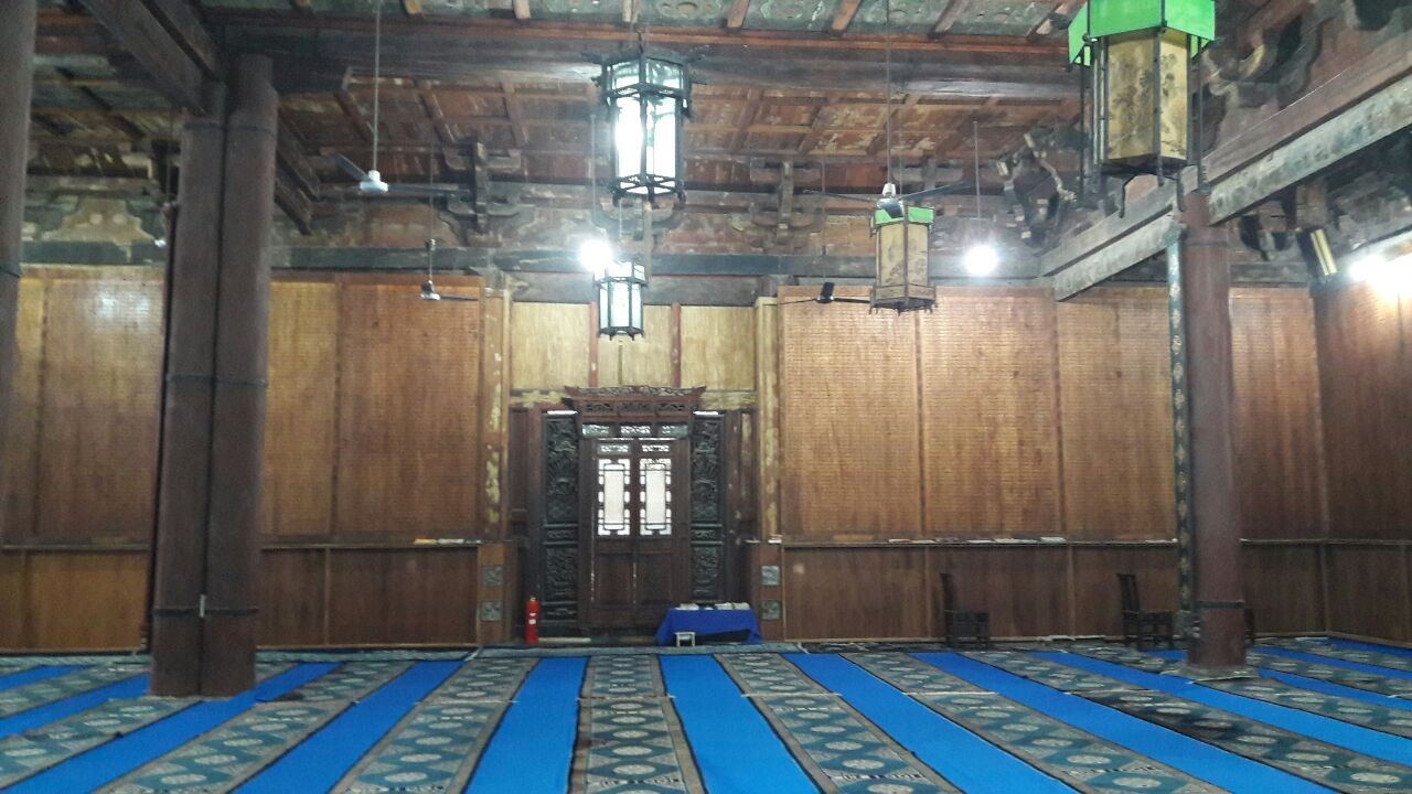 Bagian dalam Masjid Raya Xiâan. FOTO oleh Uni Lubis/Rappler 