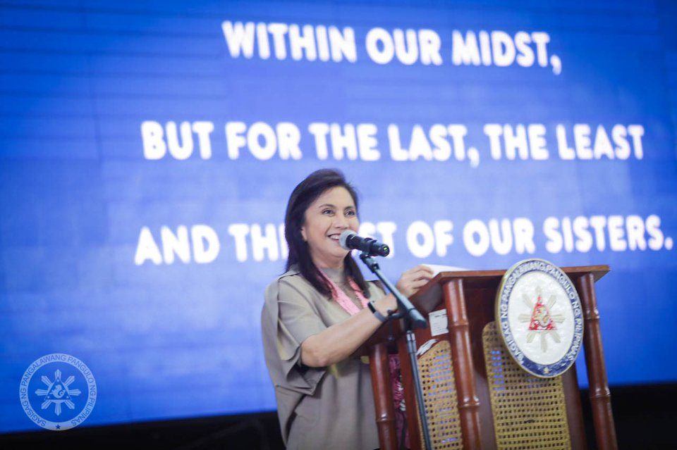 Robredo urges Filipinas to unite against harassment