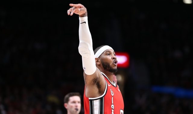 Vintage Carmelo shows up to lift Blazers past Pistons