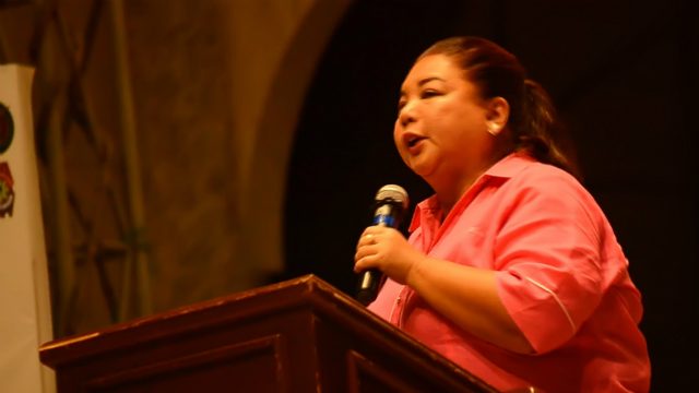 LONE CANDIDATE. Incumbent Vice Mayor Vicky Vega, the only mayoral candidate who attended the forum, presents her platforms. Photo by Wenri Deguzman/ Rappler 