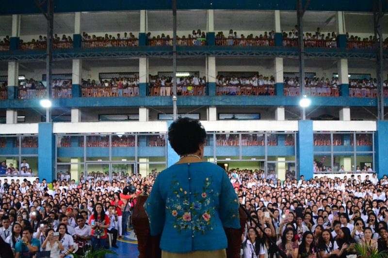 CROWD FAVORITE. Senator Miriam Defensor Santiago delivers a speech before students of the Rizal Technological University in Pasig. File photo courtesy of Santiago's office  