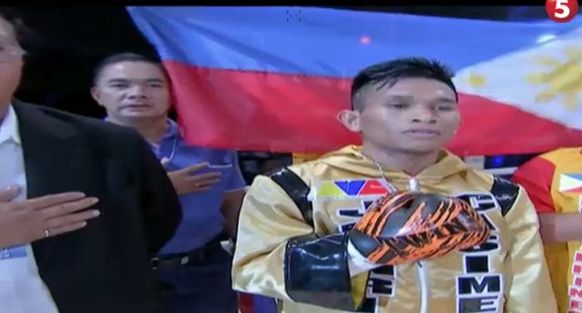 Casimero loses foul-filled decision to Ruenroeng