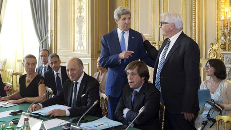 TRUCE TALKS. US Secretary of State John Kerry (C) speaks with German Foreign Minister Frank-Walter Steinmeier behind French Foreign Affairs minister Laurent Fabius (2nd L) prior to a meeting to discuss the situation in the Gaza Strip on July 26, 2014 in Paris. Photo by Kenzo Tribouillard/AFP
