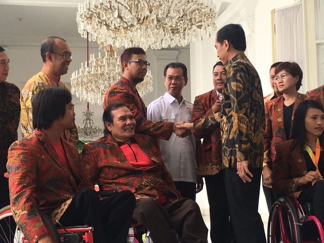 TERIMA ATLET. Presiden Joko Widodo menerima beberapa atlet paralympic di Istana Merdeka pada Kamis pagi, 22 September. Foto dari Kemenpora 