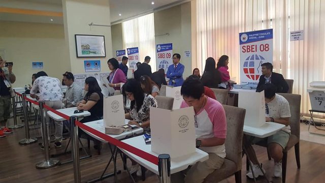 OVERSEAS VOTING. Registered Filipino voters in Dubai start casting their ballots for the 2019 elections. Photo courtesy of Philippine Consulate General in Dubai 