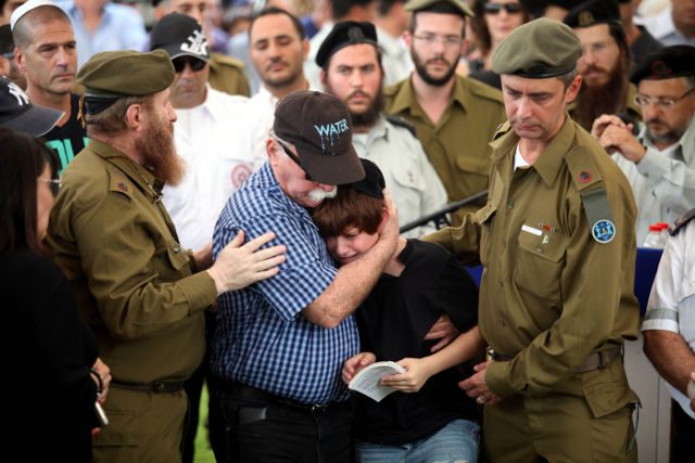 FUNERAL. Uri Greenberg (C), the son of killed Israeli soldier Amotz Greenberg, is embraced by his grandfather during the military funeral ceremony in the cemetery of Hod Hasharon, Israel, 20 July 2014. Abir Sultan/EPA
