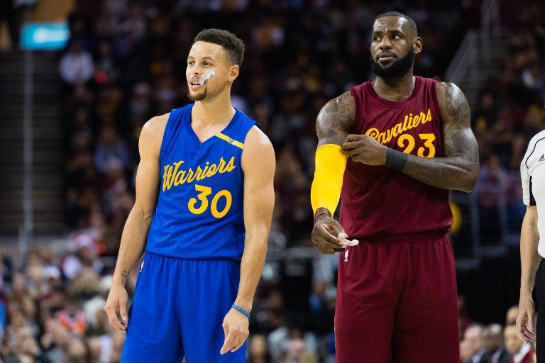 Stephen Curry (L) and LeBron James (R) of the Golden State Warriors and Cleveland Cavaliers, respectively. Photo by Jason Miller/Getty Images/AFP 
