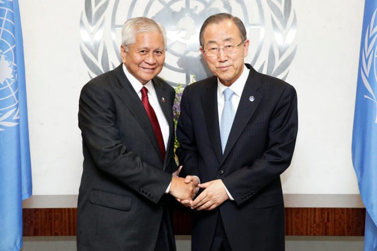 'SIGNIFICANT CONTRIBUTIONS.' Philippine Foreign Secretary Albert del Rosario meets with UN Secretary-General Ban Ki-Moon. The UN says among the topics they discussed was the 'significance of the Philippines’ contributions to UN peacekeeping operations in the Golan Heights and Liberia.' UN Photo/Evan Schneider