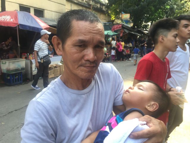 FAMILY. Nelson Alamrio made sure his whole family would register for the upcoming 2019 midterm elections. Photo by Sofia Tomacruz/Rappler 