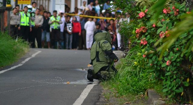 Polisi ledakan kotak mencurigakan di depan Yayasan Pendidikan Katolik Malang