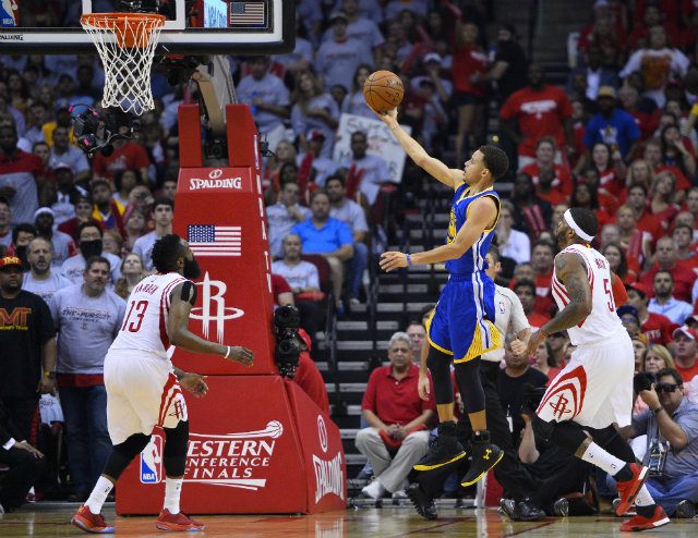 Curry scores 40 as Warriors blow out Rockets for 3-0 series lead