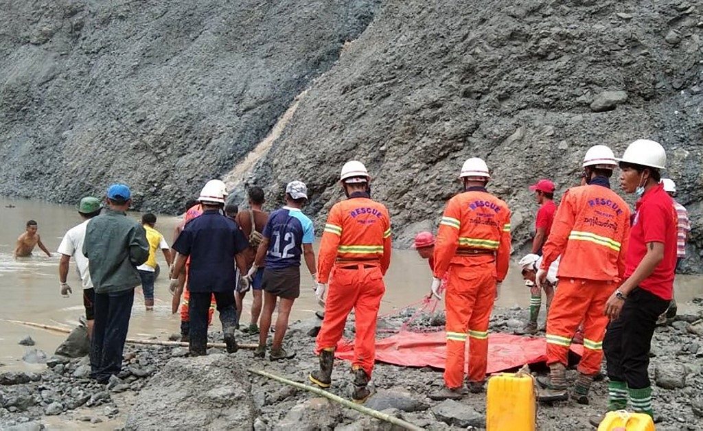 DEATH TRAP. This handout from the Myanmar Fire Services Department taken and released on July 2, 2020 shows rescuers attempting to locate survivors after a landslide at a jade mine in Hpakant, Kachin state. Handout photo/Myanmar Fire Services Department/AFP  