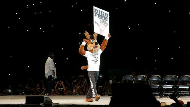 WATCH: Spurs mascot Coyote trolls Mariah Carey