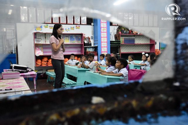 PRE-PANDEMIC. In this file photo, classes begin at the Rosauro Almario Elementary School in Tondo, Manila, on June 4, 2018. Photo by Angie de Silva/Rappler 