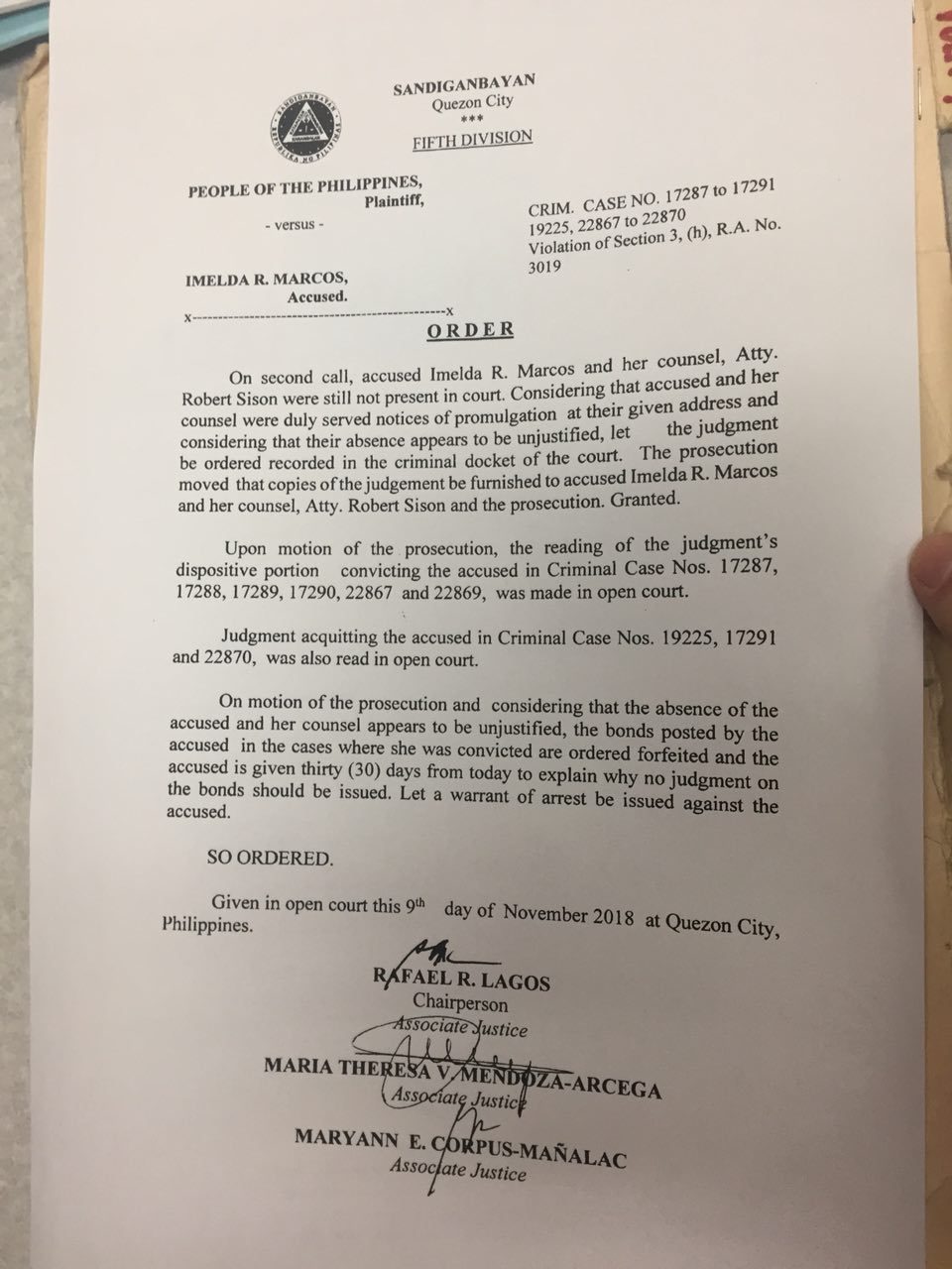 ARREST ORDER. The Sandiganbayan orders the issuance of a warrant of arrest against Imelda Marcos on November 9. Photo by Lian Buan/Rappler  