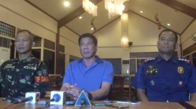COMMAND CONFERENCE. Military and police officials brief Davao City Mayor Rodrigo Duterte about intelligence information on January 26, 2016. Screengrab from video of Editha Caduaya/Rappler 