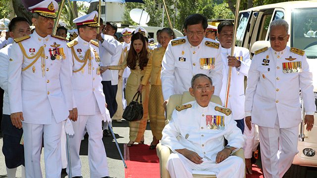 King makes rare appearance as Thailand enters crucial period