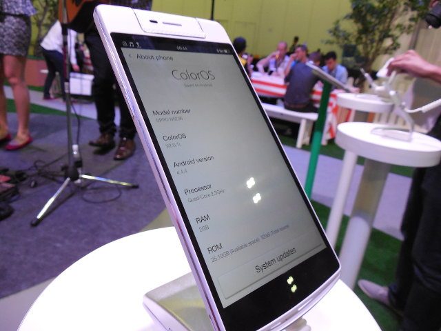 COLOR OS ON THE N3. The Oppo N3 runs on a modified version of Android, called ColorOS. Photo by Victor Barreiro Jr./ Rappler