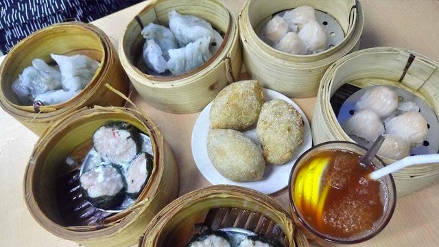 BITE-SIZED CHOW. Order dim sum served in bamboo baskets, steaming bowls of noodles, and other authentic Chinese dishes in one of Chinatown’s many restaurants, such as Wai Ying. Photo by Joy Asto 