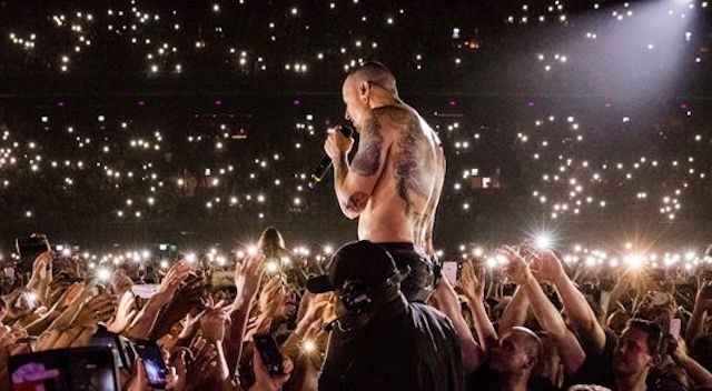 Personel Linkin Park mengenang sosok Chester Bennington
