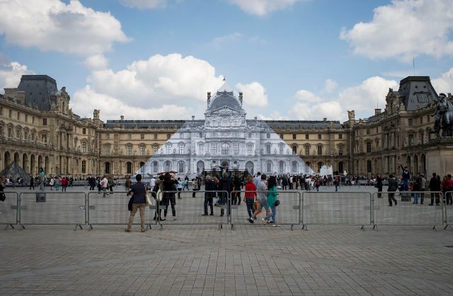 Louvre to evacuate artworks as Paris flood waters rise