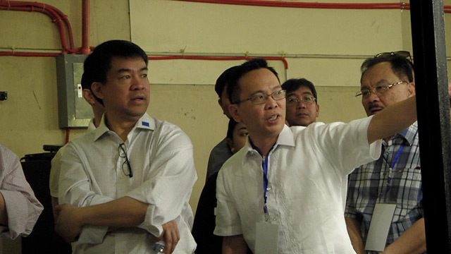 WALKTHROUGH. Senator Aquilino Pimentel III and acting Comelec chairman Christian Robert Lim. Photo from Rappler video 