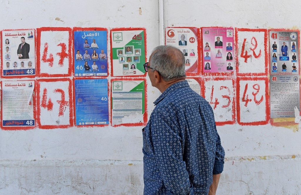 Anti-establishment parties battle political elite in Tunisia election