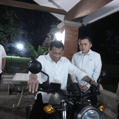 READY TO RIDE. President Rodrigo Duterte tries out a motorcycle near his Malacañang residence, Bahay Pangarap. Photo from Go Bong Go Facebook page 