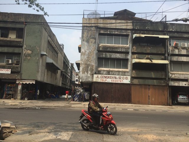 LOKASI BARU. Jalan Cengkeh yang harus disusuri untuk menuju lokasi baru PKL Kota Tua, 10 September 2015. Foto oleh Febriana Firdaus/Rappler 