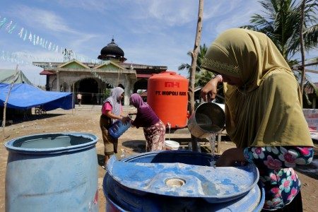 Setelah dua pekan, korban gempa Aceh masih mengungsi