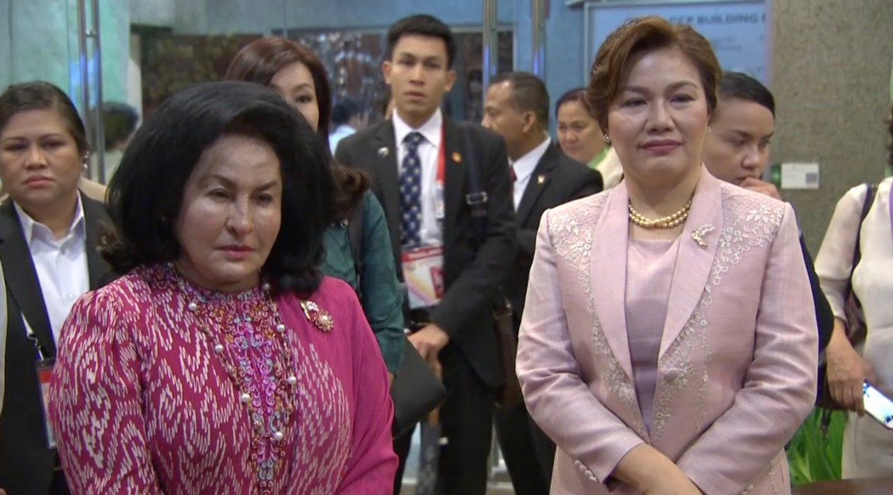 President Rodrigo Duterte's partner Honeylet Avanceña with Rosmah Mansor, wife of Malaysian Prime Minister Najib Razak. Screengrab of ASEAN pool video  