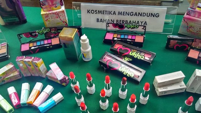 KOSMETIK MAUT. Sejumlah produk kosmetik yang mengandung bahan berbahaya, 30 November 2015. Foto oleh Irham/Rappler.com 