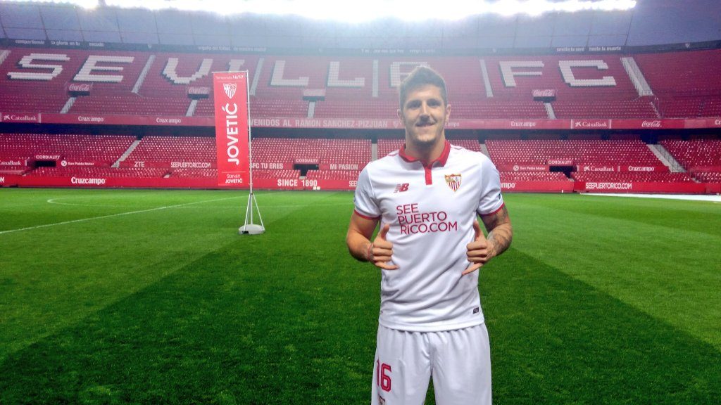 Stevan Jovetic dipinjamkan ke Sevilla. Foto dari Twitter/@SevillaFC 