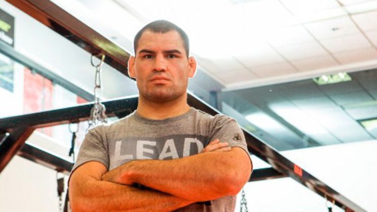 Velasquez out of UFC 180; Werdum to face Hunt for interim belt