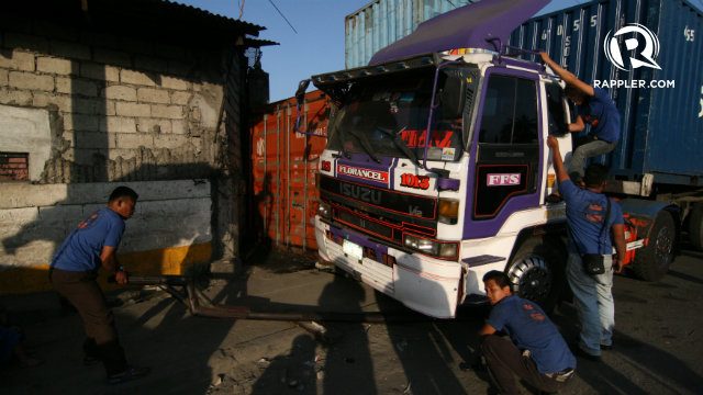 BANNED. Manila traffic enforcers tow a truck on the first day of the city's daytime truck ban. Photo by Jose Del/Rappler