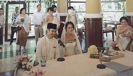 Prisia dan Iedil saat menggelar akad nikah pada 1 Juni 2016 silam. Foto dari akun instagram Sharifah Amani. 