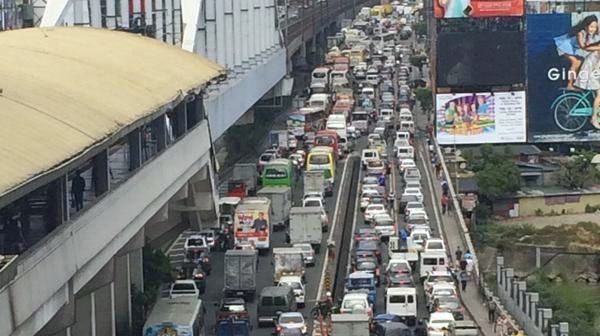 EDSA celebrations paralyze Metro Manila traffic