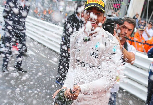Penuh drama, Lewis Hamilton juarai Grand Prix Monaco
