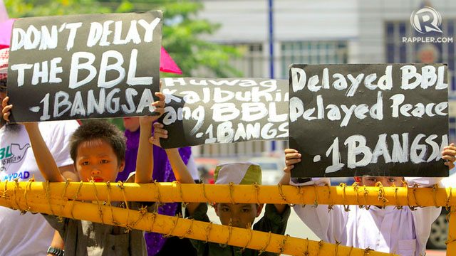 DON'T DELAY. A child holds a placard urging Congress not to delay the approval of the Bangsamoro Basic Law (BBL). ​Photo by Ben Nabong/Rappler 