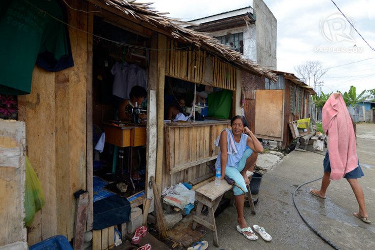 THE SHOP. The 2 by 5 meters shanty along the sidewalk of Lustre house 5 individuals. Photo by LeAnne Jazul/Rappler