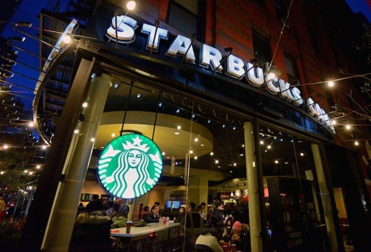 Starbucks offers employees university aid