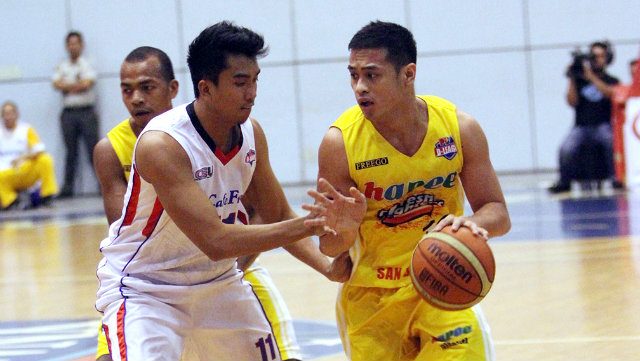 GUNNER. Garvo Lanete drops 20 points against Cafe France leading Hapee to a semifinals win. 